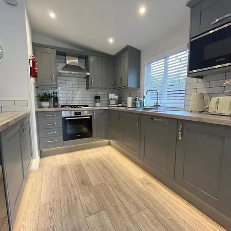 Kemp The Luxurious Langdale 6 At Park Dean White Cross Bay, *