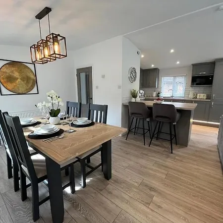 The Luxurious Langdale 6 At Park Dean White Cross Bay,